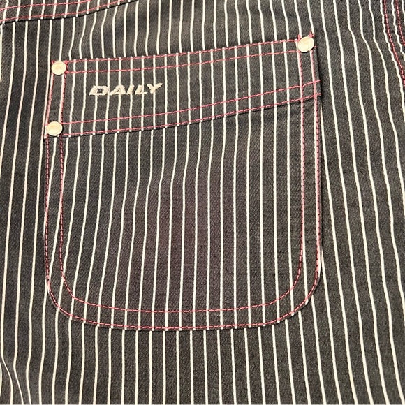 Daily Golf Skirt Skort Sports Women size S
Gray White Pinstripe Pink Threading - Picture 6 of 14